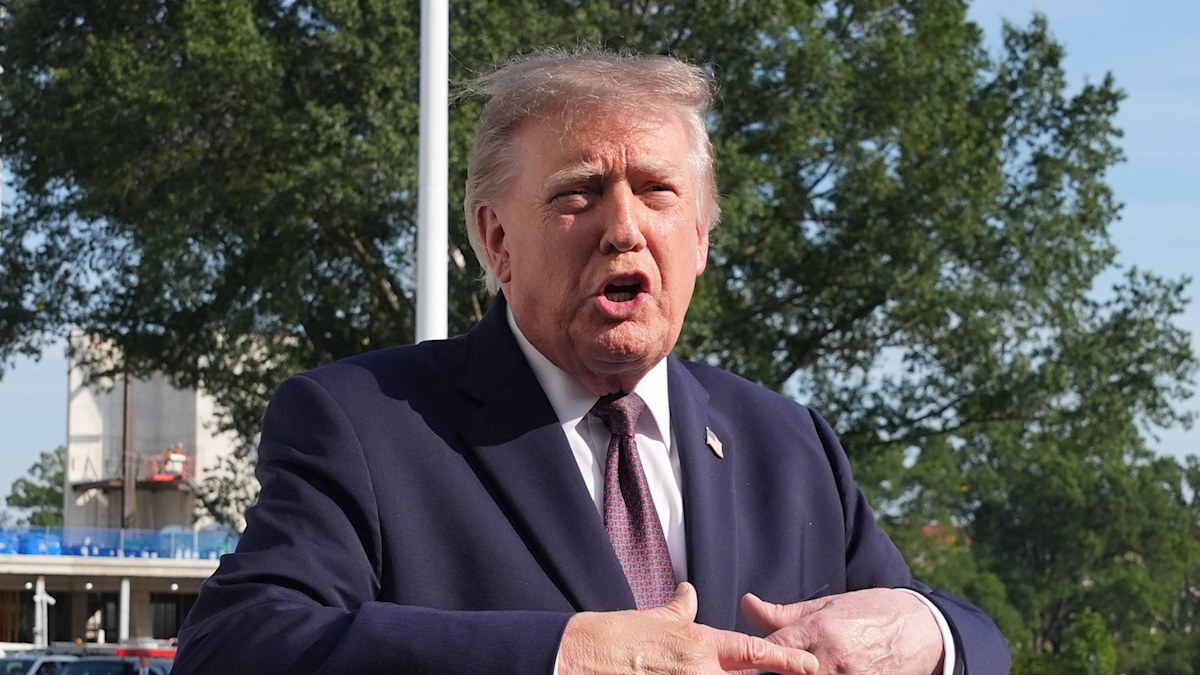 Trump pushes to end daylight saving for crime, economy, stress and golf purposes