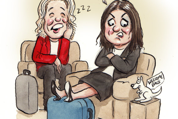 Clare O’Neil and Jacqui Lambie wait for Qantas.