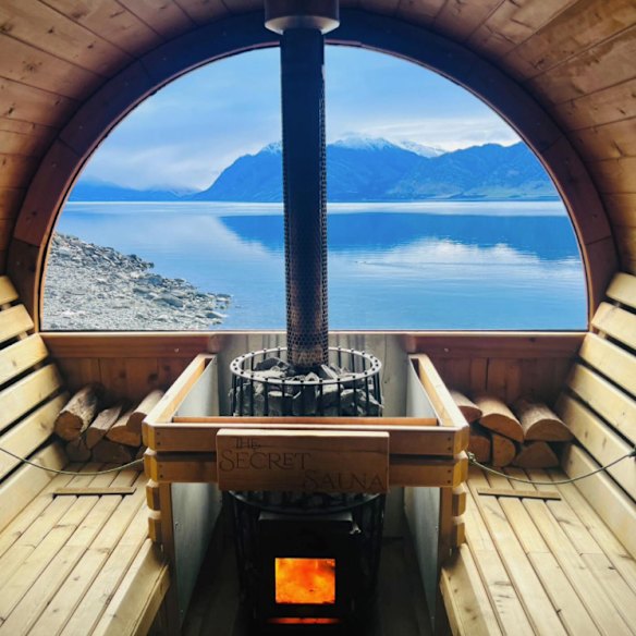 The Secret Sauna, on Lake Hāwea.