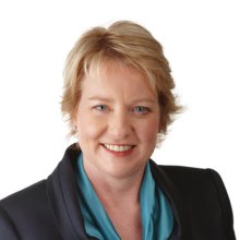 Lawyer pay to rise 10pc in hot jobs market