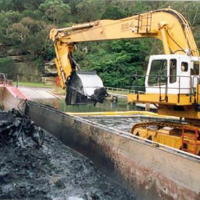 An excavator with a closed "clamshell" style bucket. 