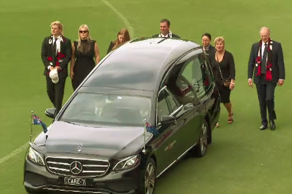 Shane Warne’s children Jackson, Brooke and Summer; brother Jason; and parents Brigitte and Keith accompany his coffin on a lap of honour.