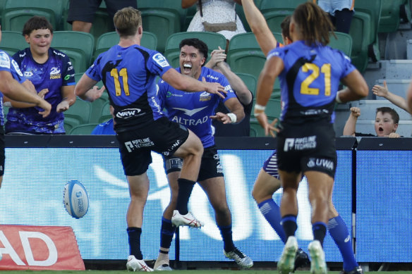 Ben Donaldson crosses late for the Force.