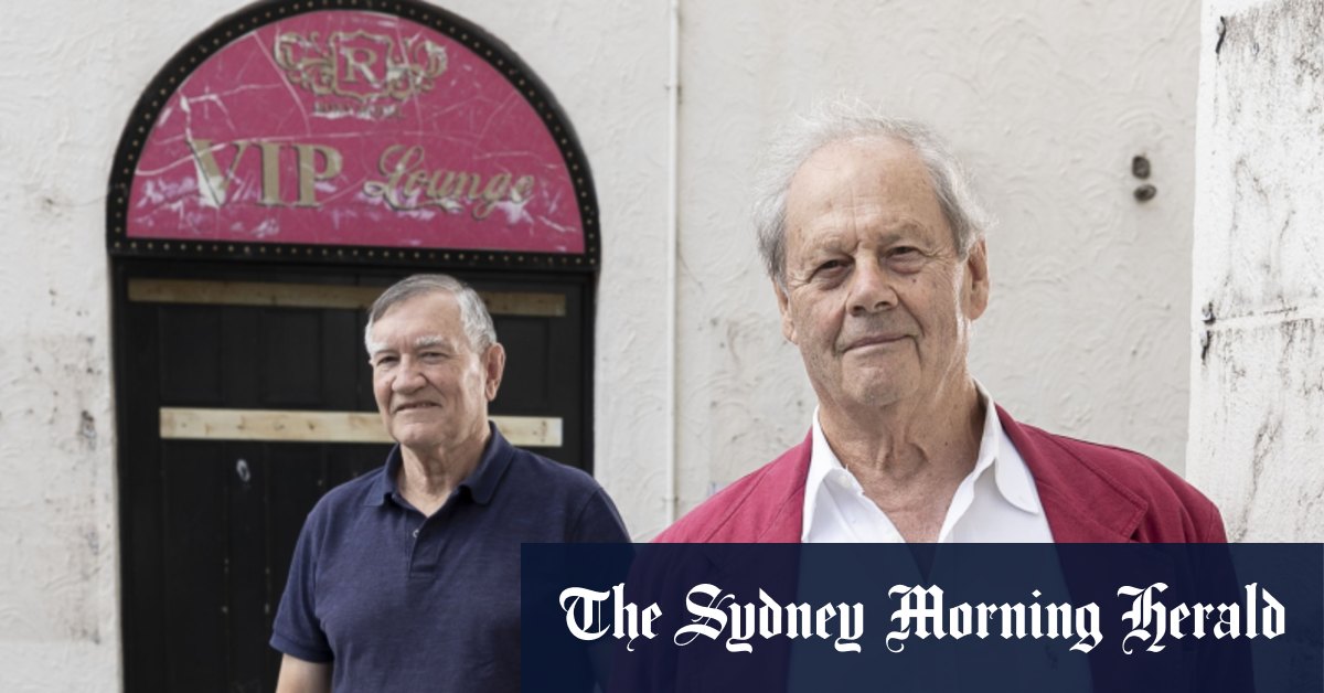 Bruce Beresford and Barry Humphries campaigning to save the Roxy Theatre in Parramatta - Vimarsana News