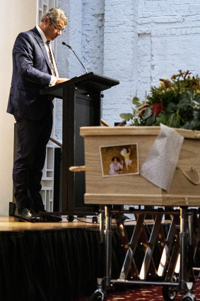 Former Victorian premier Steve Bracks delivers a eulogy for Andrew Herington, “one of my secret weapons”, at St Kilda Town Hall on April 30.