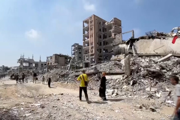 Palestinians returned to scenes of destruction in Gaza City’s Shijaiyah neighbourhood.