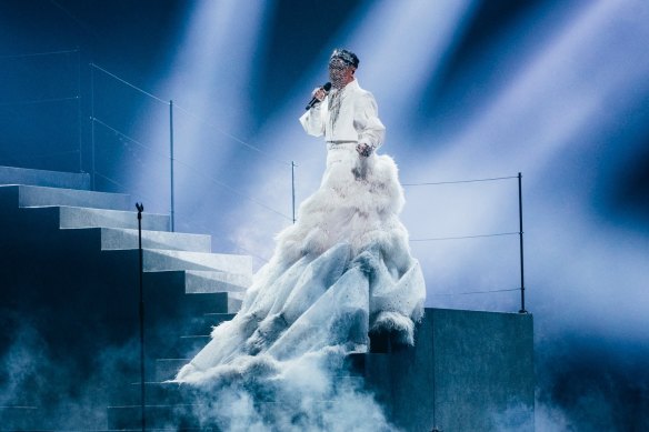 Sheldon Riley wore a 38kg, feathered gown from Melbourne designer Alin Le’Kal.