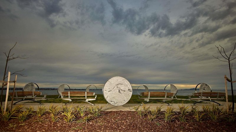 Off-duty medic pomirila poškodovanca, ujetega pod tovornjakom