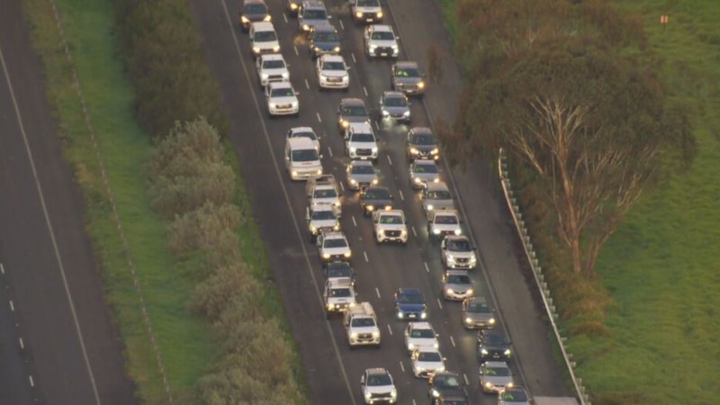 Two-hour delays after 11-vehicle smash closes Princes Freeway
