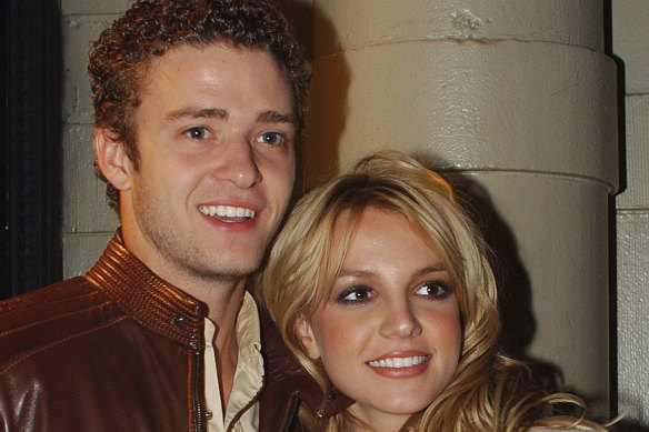 Justin Timberlake has joined other entertainment figures in apologising to Britney Spears for their treatment of her leading up to her breakdown in 2007. 