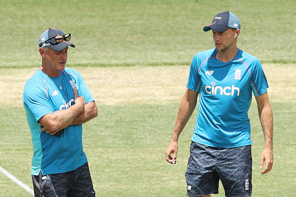 England captain Joe Root (right) with assistant coach Graham Thorpe.