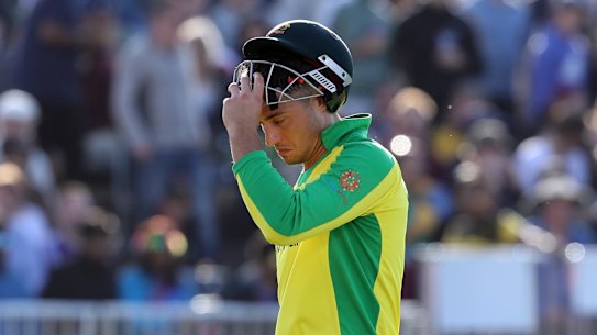 Marcus Stoinis batted in discomfort after picking up a side strain in the field against South Africa.