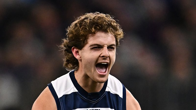 AFL LIVE: Incredible Shai Bolton screamer sparks Dockers to life against Geelong