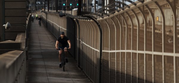 Cyclists at the southern end of the Sydney Harbour Bridge cycleway at Millers Point. Workers are calling for the reopening of office showers so they can clean up after riding or jogging to work.