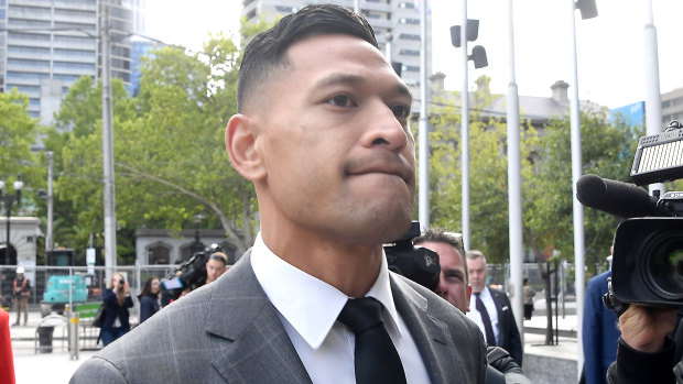 Israel Folau has signed a one-year deal with the Catalan Dragons in the English Super League after having his contract terminated by Rugby Australia last year.