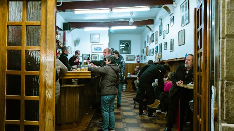Three outlets publish a Spain dining guide focused on local ‘unwritten rules’