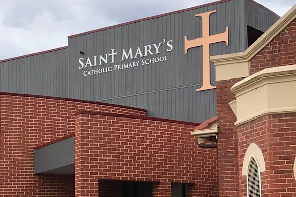 Escuela primaria católica St Mary's en Sale, donde trabajaba la maestra acusada Nicole Anne Jones.
