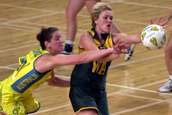 Peta Squire (left) in 2003 playing netball for Australia.