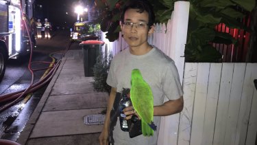 Pet bird Eric has saved his owner from a house fire by raising the alarm.