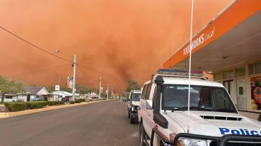 Locals had fair warning before the red mist covered Thargomindah.