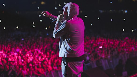 The rap star was impressed by the massive crowd of 81,000 at the MCG.