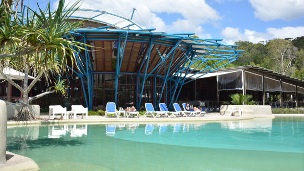 Kingfisher Bay Resort is closed until December 14 after the Fraser Island fire worsened.