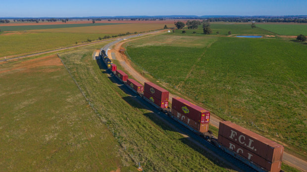 Inland Rail will feature 1800-metre trains double-stacked with shipping containers.