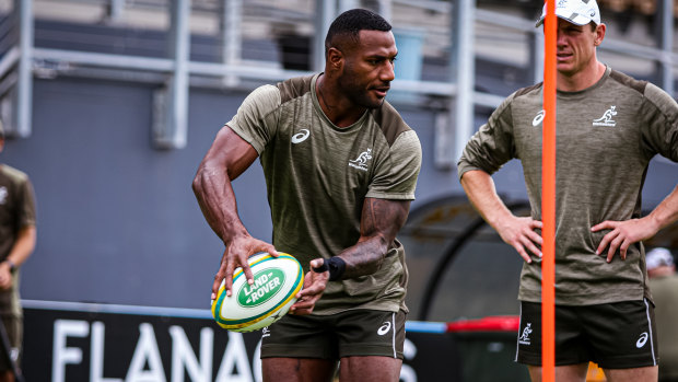 Suliasi Vunivalu trains with the Wallabies in 2020.