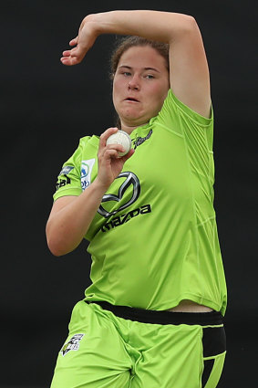 Thunder bowler Hannah Darlington.