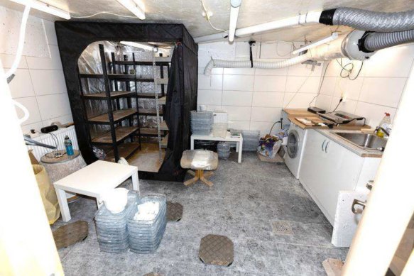 The drug lab as pictured by police during the raid in Olshammar.