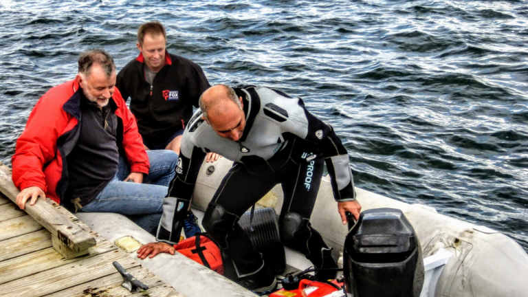 Australian Navy, Vice Admiral Mike Noonan, centre, with Greg DeAscentis , right, and, Captain Cook's Ships Foundation President Andrew Elvin, pushing off from Elm St Pier, Newport, on Thursday afternoon, headed to the dive boat off Goat Island, New York.  