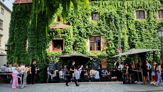 O restaurante Pfistermühle coberto de hera.