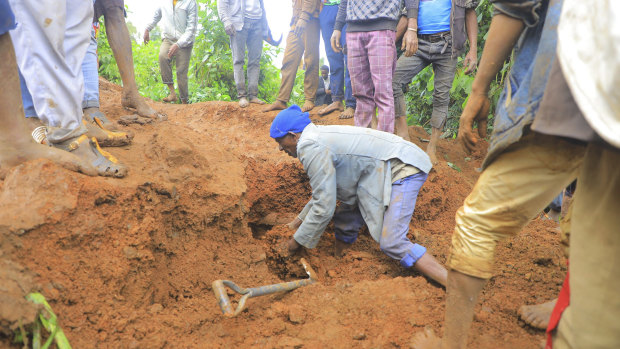 Death toll from Ethiopian landslides soars, official says