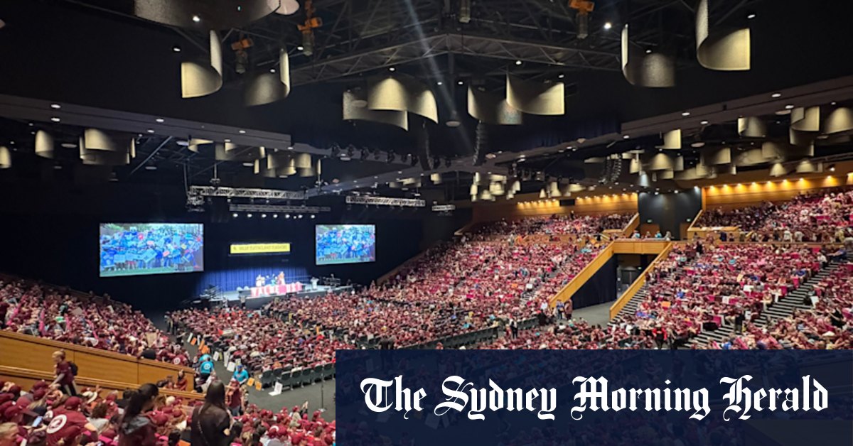 Qld teachers guarantee no strikes in current term as negotiations continue