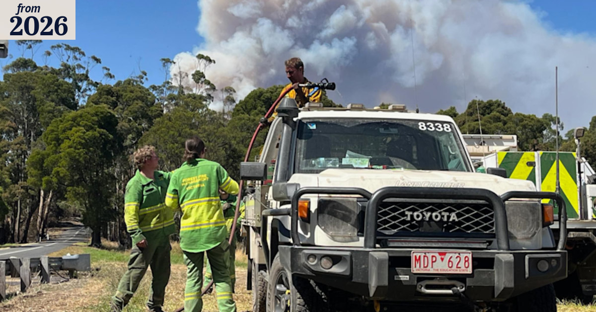 Great Ocean Road towns under threat; Victoria braces for record heat
