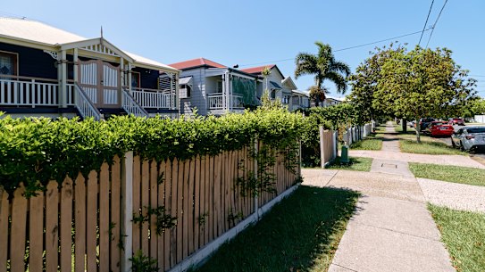 Rua suburbana, Cannon Hill, Brisbane.