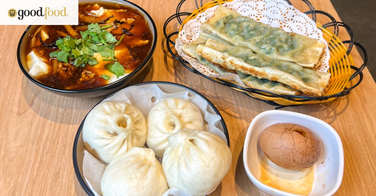 This CBD spot serves Chinese brekkie dishes into the evening