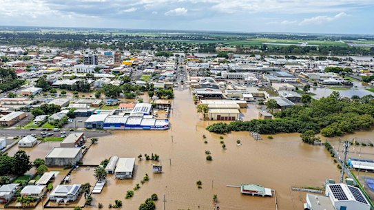 Imágenes tomadas por drones de Bundaberg y el río Burnett el martes 10 de marzo por la tarde.