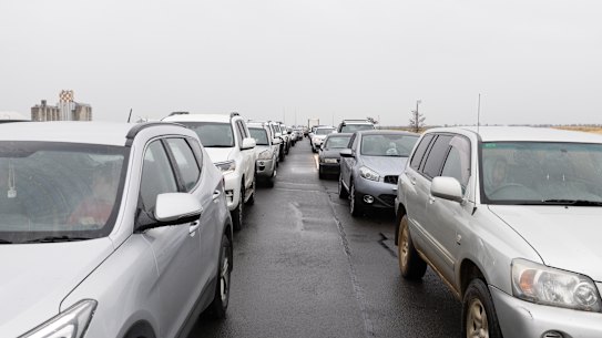 SMH NEWS. Covid-testing queues in Moree, June 10, 2021. Photo: Unicol Visual