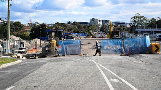 M6 Stage 1 construction alongside President Avenue, Rockdale in Sydney.