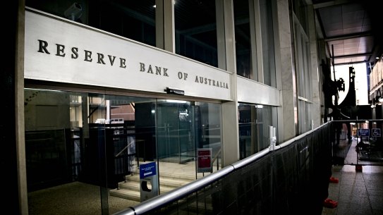 Markets are sticking with rate cut predictions despite RBA caution.