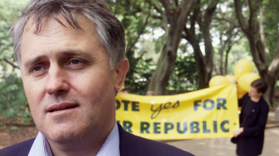 SYD01D:AUSTRALIA-REPUBLIC:SYDNEY,5NOV99 - Lawyer Malcolm Turnbull, chairman for the Australian Republican Movement, answers questions during final campaigning in Sydney November 5 on the eve of Saturday’s  historic republic vote. Despite the majority of Australians wanting to cut ties with Britian and become a republic, opinion polls say voters are expected to chose to retain Britain’s Queen Elizabeth as head of state and reject the republic model on offer.    mdb/Photo by Mark Baker       REUTERS