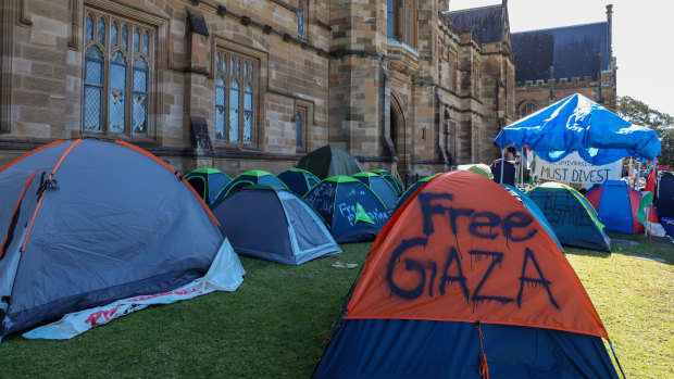 Young children chant anti-Israel slogans at Sydney university protest