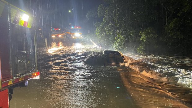 Sydney weather LIVE updates: City set to be battered by rain, major flooding reported in western NSW