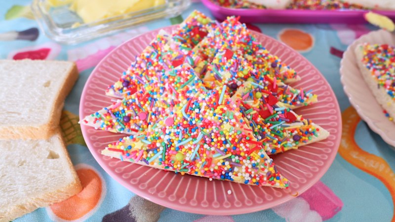 Avstralski "fairy bread": priljubljen otroški prigrizek s popolno kombinacijo ogljikovih hidratov, sladkorja in maščob