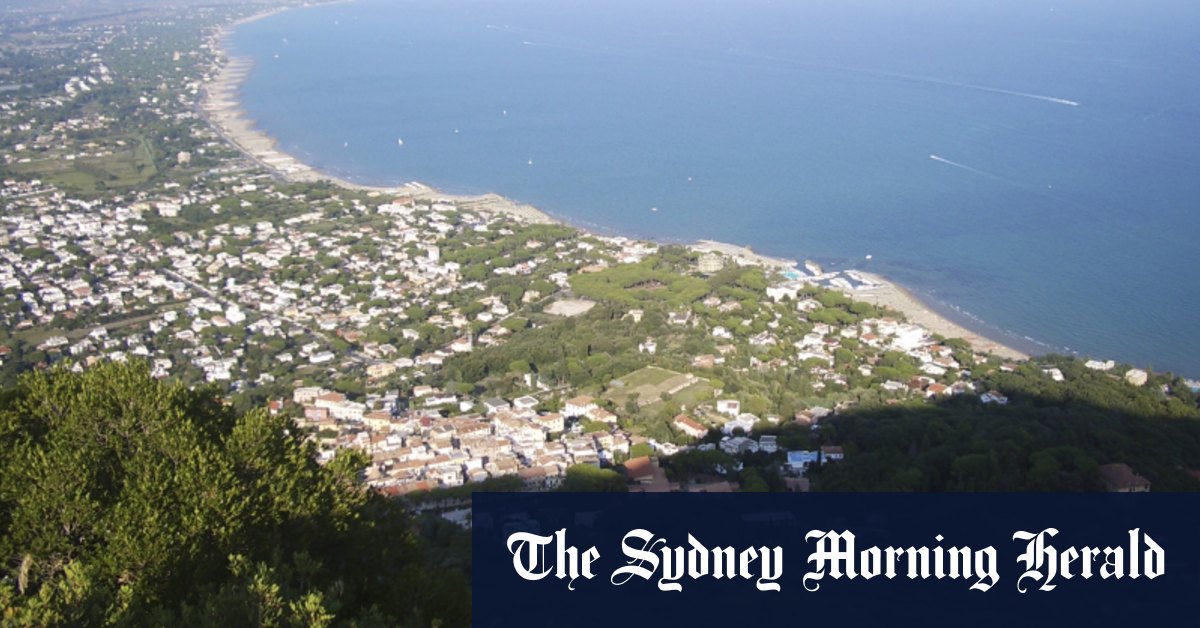 San Felice Circeo, Italy: The inhabitants of a hilltop town in Italy are in revolt after the descendants of a Swiss aristocrat revived their claim for