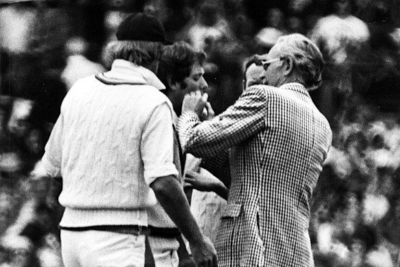 A doctor inspects Ric McCosker’s broken jaw during the Centenary Test in 1977.