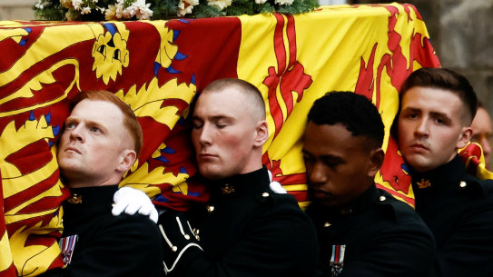 Pallbearers carry the queen’s coffin into the Palace of Holyroodhouse, Edinburgh.