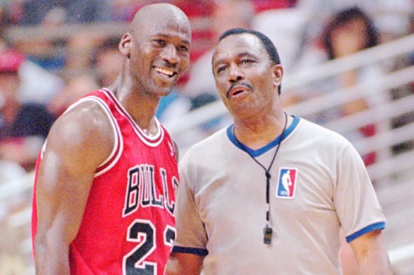  Michael Jordan shares a laugh with NBA referee Hue Hollins in 1996. 