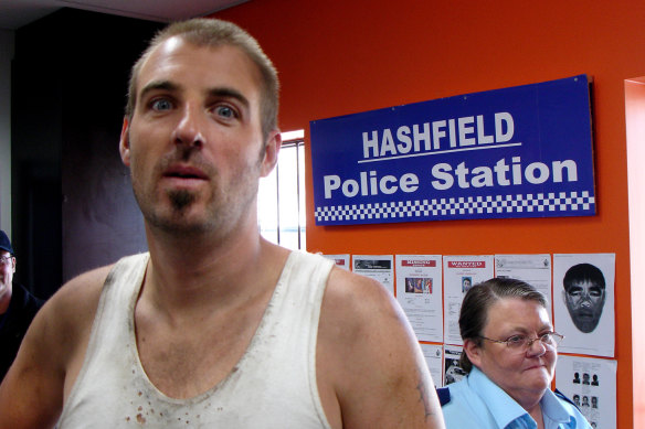 Jason Davis as Jabba in an episode of Pizza.